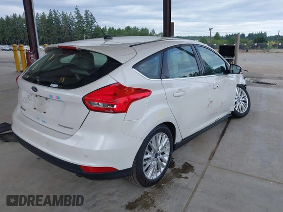 2018 Ford Focus Titanium z VIN 1FADP3N27JL314856, wystawiony jako IAAI lot #42553390 z przebiegiem 82 936 mil mil oraz . Historia ofert i sprzedaży dostępna na DreamBid. Obrazek 4.