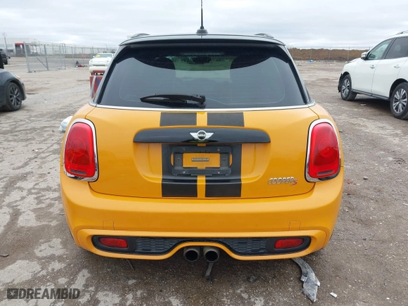 2016 MINI Cooper Hardtop 4 Door S with VIN WMWXU3C58G2B63277, listed as a IAAI auction lot 41566817 with 98,195 mi miles. Bid and sale history available at carsss.com. Image 16.