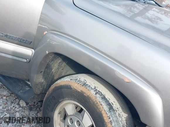 2002 Chevrolet Tahoe LS z VIN 1GNEC13Z22R197594, wystawiony jako IAAI lot #41475477 z przebiegiem 384 968 mil mil oraz . Historia ofert i sprzedaży dostępna na DreamBid. Obrazek 12.