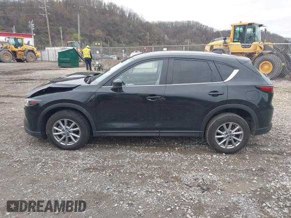 2023 Mazda CX-5 S Carbon Edition z VIN JM3KFBCM9P0130796, wystawiony jako IAAI lot #41956104 z przebiegiem 21 796 mil mil oraz . Historia ofert i sprzedaży dostępna na DreamBid. Obrazek 14.