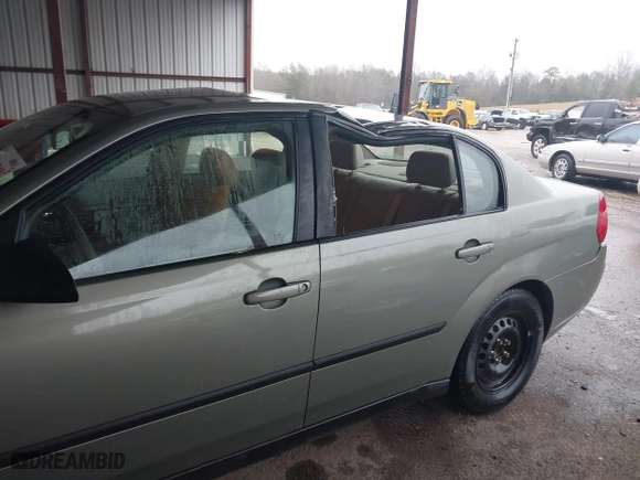 2004 Chevrolet Malibu with VIN 1G1ZS52FX4F133960, listed as a IAAI auction lot 41294240 with 98,182 mi miles. Bid and sale history available at carsss.com. Image 6.