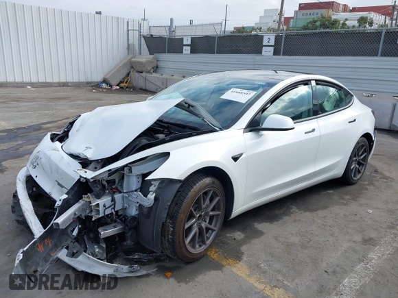 2021 Tesla Model 3 Standard Range Plus z VIN 5YJ3E1EA5MF941392, wystawiony jako IAAI lot #41888597 z przebiegiem 111 617 mil mil oraz . Historia ofert i sprzedaży dostępna na DreamBid. Obrazek 16.