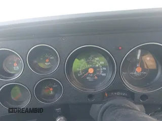 1991 GMC Suburban z VIN 1GKEV16K7MF512125, wystawiony jako IAAI lot #41634112 z przebiegiem 256 640 mil mil oraz . Historia ofert i sprzedaży dostępna na DreamBid. Obrazek 7.