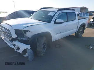 2017 Toyota Tacoma SR5 z VIN 3TMCZ5AN9HM061737, wystawiony jako IAAI lot #41959420 z przebiegiem 86 395 mil mil oraz . Historia ofert i sprzedaży dostępna na DreamBid. Obrazek 17.