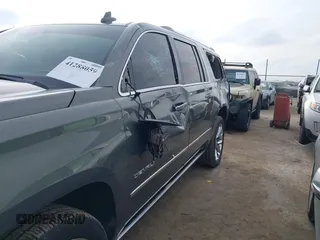 2017 GMC Yukon XL Denali with VIN 1GKS2HKJ9HR197818, listed as a IAAI auction lot 41288059 with 172,565 mi miles. Bid and sale history available at carsss.com. Image 6.