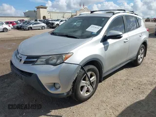 2013 Toyota RAV4 XLE z VIN JTMWFREV7D5000975, wystawiony jako IAAI lot #42574126 z przebiegiem 166 890 mil mil oraz . Historia ofert i sprzedaży dostępna na DreamBid. Obrazek 2.