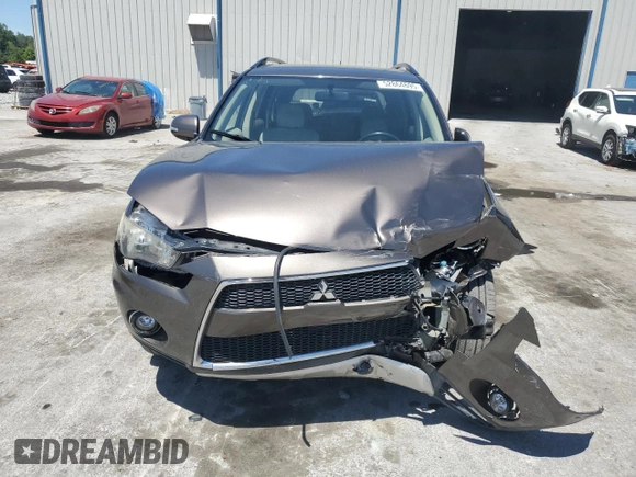 2010 Mitsubishi Outlander SE z VIN JA4AS3AW3AZ004523, wystawiony jako Copart lot #52864695 z przebiegiem 133 500 mil mil oraz Szkoda całkowita • Salvage title. Historia ofert i sprzedaży dostępna na DreamBid. Obrazek 5.