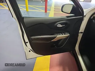 2017 Jeep Cherokee Altitude с VIN 1C4PJLABXHW654364, выставлен на аукционе IAAI как лот 42723300 с пробегом 107 408 миль миль и . История ставок и продаж доступна на DreamBid. Изображение 4.