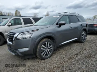 2022 Nissan Pathfinder Platinum z VIN 5N1DR3DK9NC209730, wystawiony jako Copart lot #51135025 z przebiegiem 46 759 mil mil oraz Szkoda całkowita • Salvage title. Historia ofert i sprzedaży dostępna na DreamBid. Obrazek 1.