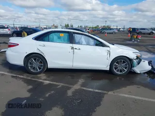 2015 Toyota Camry XLE z VIN 4T1BF1FK7FU110031, wystawiony jako IAAI lot #41906811 z przebiegiem Nie podano mil oraz . Historia ofert i sprzedaży dostępna na DreamBid. Obrazek 14.