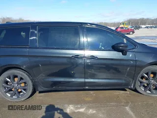 2020 Chrysler Pacifica Touring with VIN 2C4RC1FG8LR150540, listed as a IAAI auction lot 41506101 with 152,046 mi miles and . Bid and sale history available at DreamBid. Image 13.