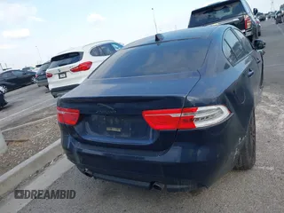 2017 Jaguar XE 25t Prestige z VIN SAJAE4BG7HA965131, wystawiony jako IAAI lot #41470414 z przebiegiem 131 300 mil mil oraz . Historia ofert i sprzedaży dostępna na DreamBid. Obrazek 17.