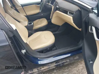 2014 Tesla Model S 60 z VIN 5YJSA1H17EFP33860, wystawiony jako IAAI lot #42471432 z przebiegiem 142 045 mil mil oraz . Historia ofert i sprzedaży dostępna na DreamBid. Obrazek 5.