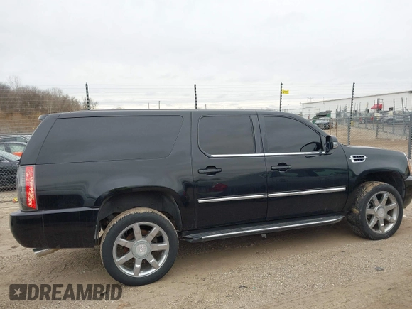 2007 Cadillac Escalade ESV with VIN 1GYFK66857R214812, listed as a IAAI auction lot 41497739 with 188,884 mi miles. Bid and sale history available at carsss.com. Image 13.