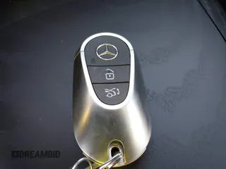 2025 Mercedes-Benz E 350 z VIN W1KLF4HB1SA116741, wystawiony jako IAAI lot #41553271 z przebiegiem 1 025 mil mil oraz . Historia ofert i sprzedaży dostępna na DreamBid. Obrazek 11.