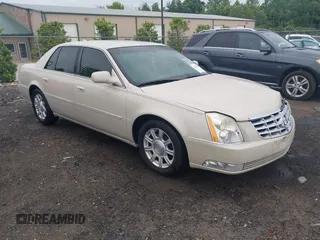 2011 Cadillac DTS z VIN 1G6KA5E65BU139507, wystawiony jako IAAI lot #42236497 z przebiegiem 118 332 mil mil oraz . Historia ofert i sprzedaży dostępna na DreamBid. Obrazek 1.