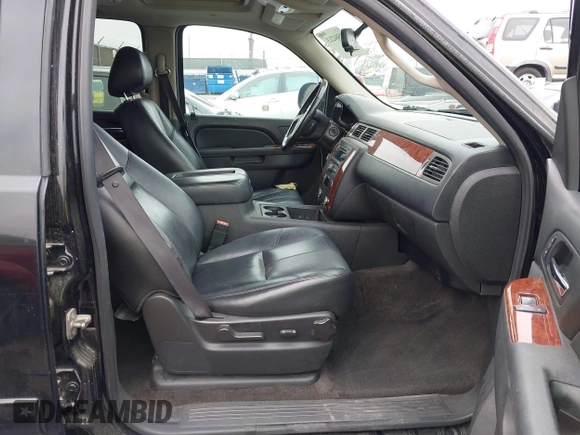 2012 Chevrolet Suburban LT with VIN 1GNSCJE08CR211338, listed as a IAAI auction lot 42504213 with 280,651 mi miles and . Bid and sale history available at DreamBid. Image 5.