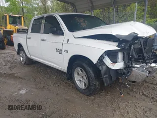 2019 Ram 1500 Big Horn z VIN 1C6RR7LT1KS560992, wystawiony jako IAAI lot #42008037 z przebiegiem 33 764 mil mil oraz . Historia ofert i sprzedaży dostępna na DreamBid. Obrazek 1.
