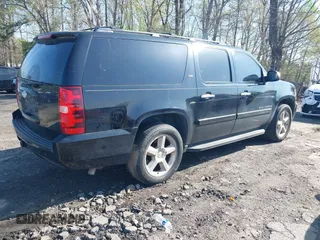 2007 Chevrolet Suburban LT with VIN 1GNFC16077R409950, listed as a IAAI auction lot 41882474 with 266,195 mi miles and . Bid and sale history available at DreamBid. Image 4.