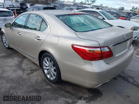 2012 Lexus LS 460 z VIN JTHBL5EFXC5110621, wystawiony jako IAAI lot #41714523 z przebiegiem 104 684 mil mil oraz . Historia ofert i sprzedaży dostępna na DreamBid. Obrazek 3.