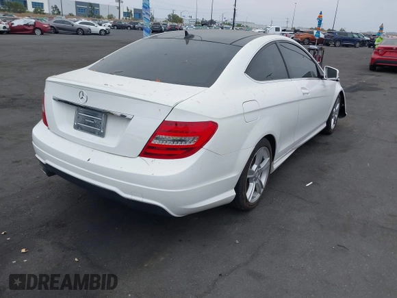 2014 Mercedes-Benz C 250 с VIN WDDGJ4HB8EG289464, выставлен на аукционе IAAI как лот 42349250 с пробегом 104 818 миль миль и . История ставок и продаж доступна на DreamBid. Изображение 4.