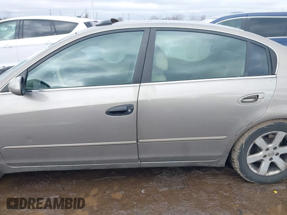 2003 Nissan Altima S with VIN 1N4AL11E83C228302, listed as a IAAI auction lot 41526591 with 235,140 mi miles. Bid and sale history available at carsss.com. Image 14.