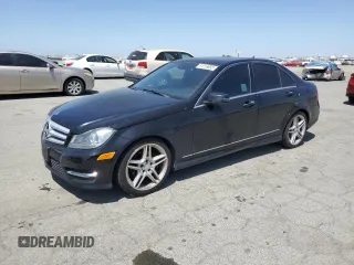 2013 Mercedes-Benz C 250 Sport z VIN WDDGF4HB4DA857017, wystawiony jako Copart lot #61219655 z przebiegiem 133 967 mil mil oraz Czysty tytuł • Clean title. Historia ofert i sprzedaży dostępna na DreamBid. Obrazek 1.