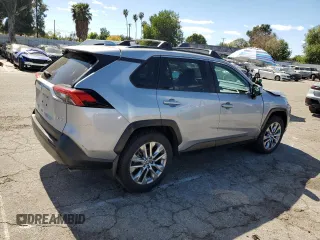 2020 Toyota RAV4 XLE Premium with VIN 2T3C1RFV4LW079612, listed as a Copart auction lot 47587375 with 40,218 mi miles and Salvage Title. Bid and sale history available at carsss.com. Image 3.