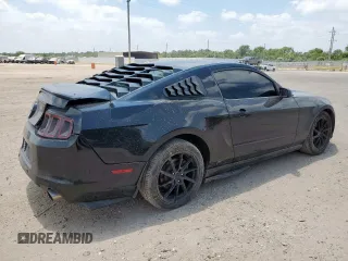 2014 Ford Mustang V6 z VIN 1ZVBP8AM5E5240978, wystawiony jako Copart lot #58018635 z przebiegiem 176 267 mil mil oraz Szkoda całkowita • Salvage title. Historia ofert i sprzedaży dostępna na DreamBid. Obrazek 3.