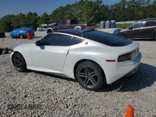 2023 Nissan Z Sport z VIN JN1BZ4AH8PM311031, wystawiony jako Copart lot #71440734 z przebiegiem 32 101 mil mil oraz Szkody całkowita. Historia ofert i sprzedaży dostępna na DreamBid. Obrazek 2.