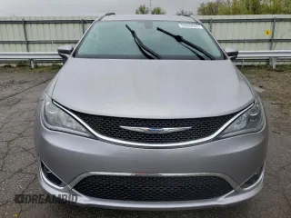 2017 Chrysler Pacifica Touring L with VIN 2C4RC1BG2HR552731, listed as a Copart auction lot 55069825 with 33,315 mi miles and Salvage Title. Bid and sale history available at DreamBid. Image 5.