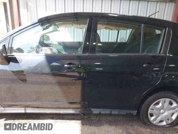 2011 Nissan Versa S z VIN 3N1BC1CP5BL500520, wystawiony jako IAAI lot #42307793 z przebiegiem 127 281 mil mil oraz . Historia ofert i sprzedaży dostępna na DreamBid. Obrazek 15.