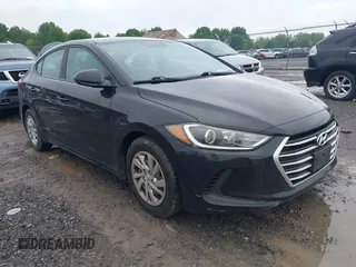 2017 Hyundai Elantra SE z VIN KMHD74LF1HU407314, wystawiony jako IAAI lot #42460667 z przebiegiem 136 701 mil mil oraz . Historia ofert i sprzedaży dostępna na DreamBid. Obrazek 1.