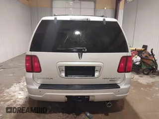 2006 Lincoln Navigator Luxury with VIN 5LMFU27536LJ20869, listed as a IAAI auction lot 41305859 with 166,845 mi miles. Bid and sale history available at carsss.com. Image 16.
