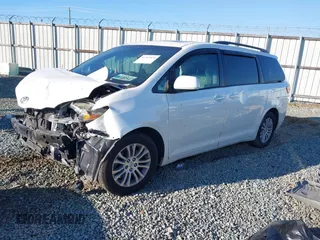 2016 Toyota Sienna XLE with VIN 5TDYK3DC9GS754220, listed as a IAAI auction lot 41303870 with 152,758 mi miles. Bid and sale history available at carsss.com. Image 18.