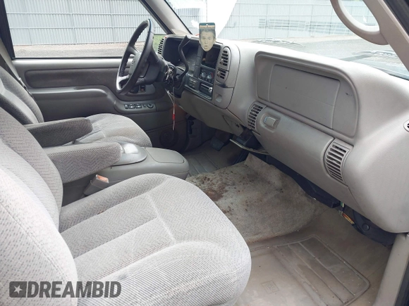 1998 Chevrolet Tahoe z VIN 1GNEK13R6WJ307523, wystawiony jako IAAI lot #42370506 z przebiegiem 268 361 mil mil oraz . Historia ofert i sprzedaży dostępna na DreamBid. Obrazek 5.