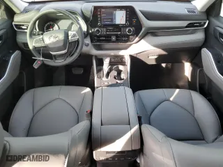 2022 Toyota Highlander XLE with VIN 5TDHZRBH1NS586955, listed as a Copart auction lot 43967865 with 33,214 mi miles and Salvage Title. Bid and sale history available at carsss.com. Image 8.