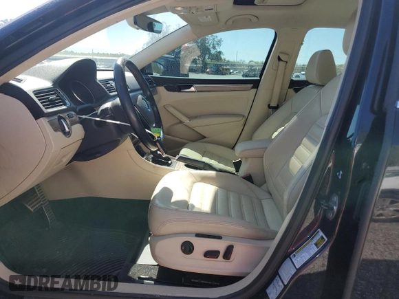 2017 Volkswagen Passat SEL Premium z VIN 1VWCT7A32HC077806, wystawiony jako Copart lot #47272815 z przebiegiem 127 040 mil mil oraz Szkoda całkowita • Salvage title. Historia ofert i sprzedaży dostępna na DreamBid. Obrazek 7.