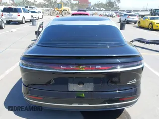 2023 Lucid Air Grand Touring z VIN 50EA1GBA0PA004565, wystawiony jako IAAI lot #41913843 z przebiegiem 25 468 mil mil oraz . Historia ofert i sprzedaży dostępna na DreamBid. Obrazek 17.