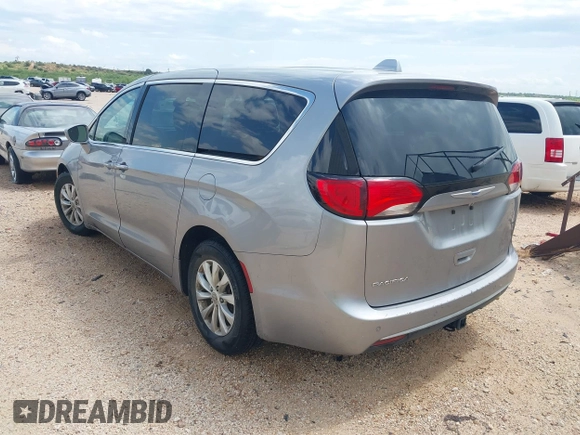 2018 Chrysler Pacifica Touring Plus z VIN 2C4RC1FG5JR280143, wystawiony jako IAAI lot #42350483 z przebiegiem 103 460 mil mil oraz . Historia ofert i sprzedaży dostępna na DreamBid. Obrazek 3.