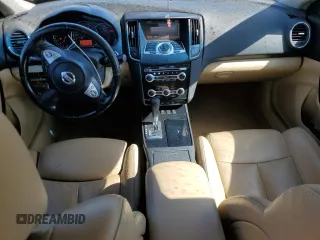 2011 Nissan Maxima S z VIN 1N4AA5AP5BC859070, wystawiony jako Copart lot #55948315 z przebiegiem 231 757 mil mil oraz Czysty tytuł • Clean title. Historia ofert i sprzedaży dostępna na DreamBid. Obrazek 8.
