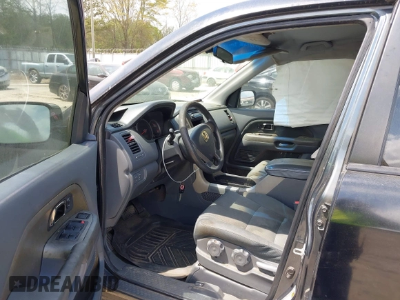 2006 Honda Pilot LX z VIN 5FNYF28106B030085, wystawiony jako IAAI lot #41953259 z przebiegiem Nie podano mil oraz . Historia ofert i sprzedaży dostępna na DreamBid. Obrazek 5.