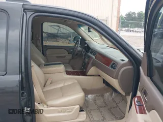 2012 Chevrolet Suburban LTZ z VIN 1GNSKKE75CR218043, wystawiony jako IAAI lot #42118487 z przebiegiem 177 094 mil mil oraz . Historia ofert i sprzedaży dostępna na DreamBid. Obrazek 5.