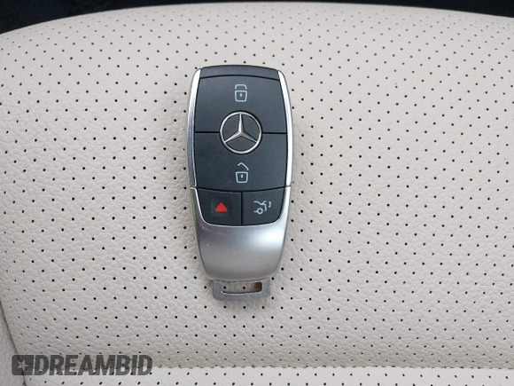 2021 Mercedes-Benz C 300 z VIN W1KWF8EB5MR622425, wystawiony jako IAAI lot #41664023 z przebiegiem 21 961 mil mil oraz . Historia ofert i sprzedaży dostępna na DreamBid. Obrazek 11.