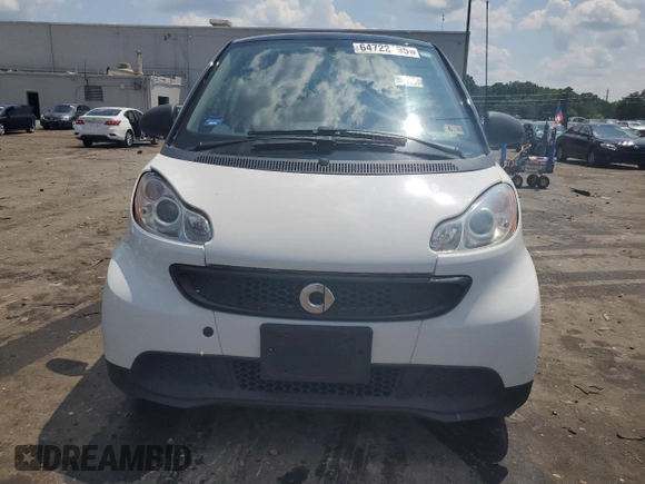 2015 Smart fortwo Passion with VIN WMEEJ3BA6FK819930, listed as a Copart auction lot 64722495 with 106,124 mi miles and Clean title. Bid and sale history available at DreamBid. Image 5.