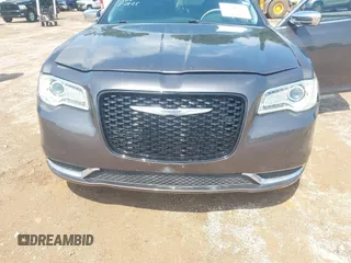 2019 Chrysler 300 Limited z VIN 2C3CCAEG8KH534284, wystawiony jako IAAI lot #42390324 z przebiegiem 99 544 mil mil oraz . Historia ofert i sprzedaży dostępna na DreamBid. Obrazek 6.