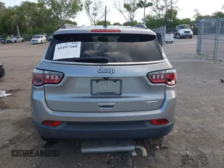 2020 Jeep Compass Altitude z VIN 3C4NJCBB6LT235321, wystawiony jako IAAI lot #42497160 z przebiegiem 25 615 mil mil oraz . Historia ofert i sprzedaży dostępna na DreamBid. Obrazek 17.