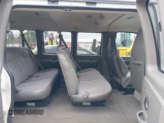 2007 Chevrolet Express Passenger z VIN 1GAHG39U671193189, wystawiony jako IAAI lot #42245925 z przebiegiem 234 555 mil mil oraz . Historia ofert i sprzedaży dostępna na DreamBid. Obrazek 8.