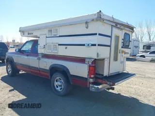 1994 Dodge Dakota z VIN 1B7GG23Y4RS589157, wystawiony jako IAAI lot #41869916 z przebiegiem 122 140 mil mil oraz . Historia ofert i sprzedaży dostępna na DreamBid. Obrazek 3.