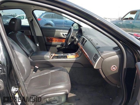 2010 Jaguar XF Premium Luxury with VIN SAJWA0GB0ALR73475, listed as a IAAI auction lot 41952275 with 121,517 mi miles and . Bid and sale history available at DreamBid. Image 5.